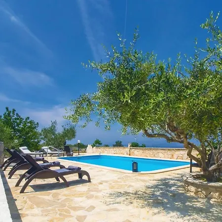 Hébergement de vacances Stunning In With Kitchen *