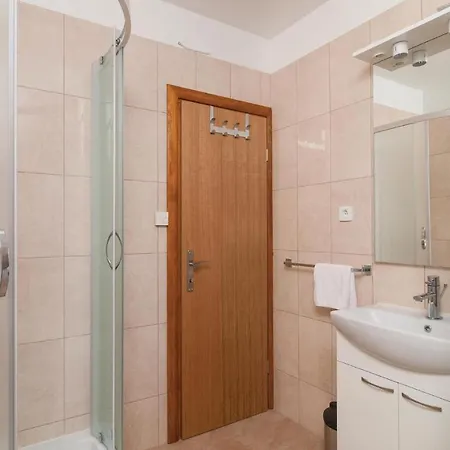 Stunning In With Kitchen Hébergement de vacances Donji Humac