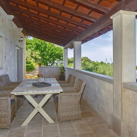 Five-bedroom In Donji Humag * Donji Humac