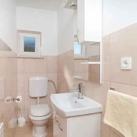 Five-bedroom In Donji Humag *