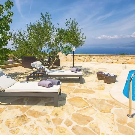 Five-bedroom In Donji Humag بيت للعطل *