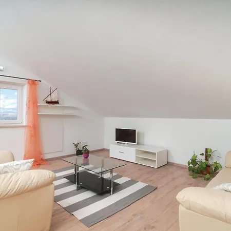 Five-bedroom In Donji Humag بيت للعطل *