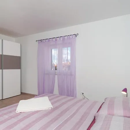 Five-bedroom In Donji Humag * Donji Humac