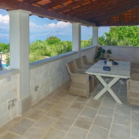 Five-bedroom In Donji Humag *